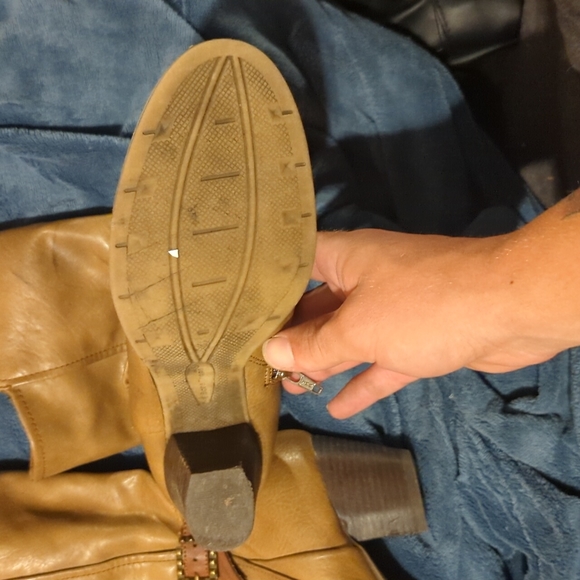 COPY - Size 11 woman's boots - Picture 3 of 3